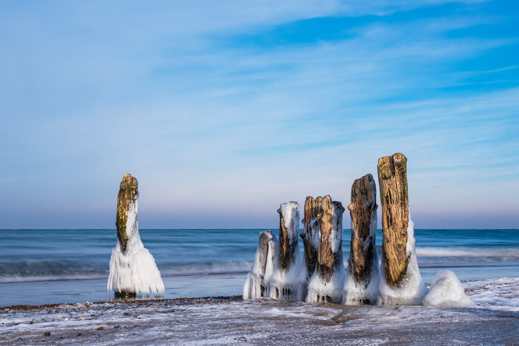 Buhne im Winter an der Ostseeküste bei Kühlungborn | Buhne im Winter an der Ostseeküste bei Kühlungborn.