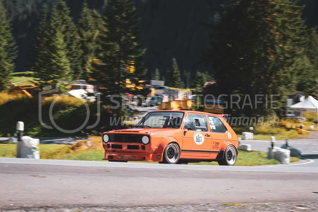 21. Arosa ClassicCar 2025 - 6. =September= 2025 | Jean-Philippe Tripet aus Laax (SUI) in einem VW Golf 1 aus dem Jahre 1983 mit Startnummer 607 am Arosa ClassicCar 2025 in der Kategorie Demo..@arosaclassiccar, @arosa.official, #arosaclassiccar, #arosa, #76curves, #classiccarBild: Sportfotografie Markus Aeschimann | www.markus-aeschimann.ch - Realisiert mit Pictrs.com