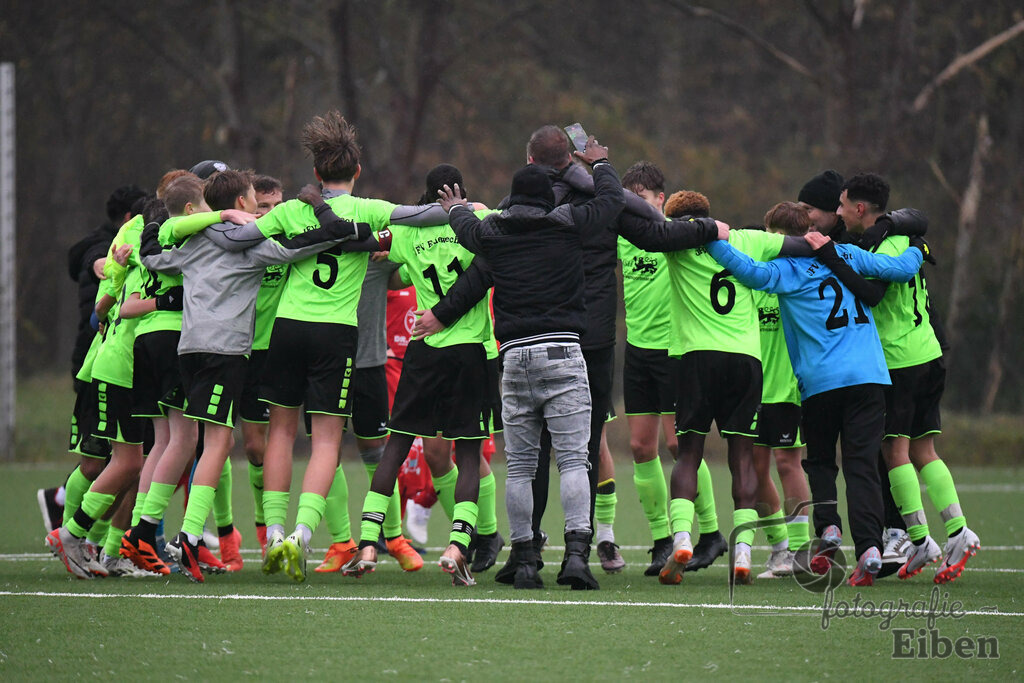 JFV Edewecht-Osnabrücker SC | C-Jugend Landesliga; JFV Edewecht (grün)-Osnabrücker SV (rot) am 18.11.2023; in Edewecht (Sportanlage Göhlenweg), Photo: Philip Eiben 2023 - Realisiert mit Pictrs.com