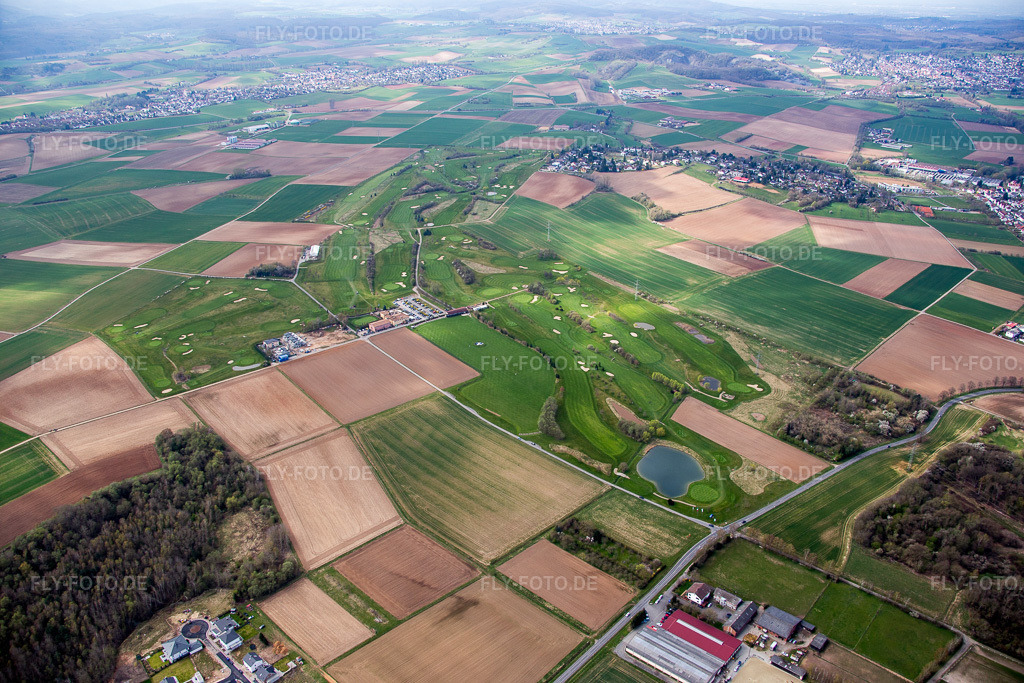 Luftbild: Gelände des Golfplatz Golf Sport Park Groß-Zimmern in Groß-Zimmern im Bundesland Hessen in Deutschland. – Foto: IMG_077294.jpg vom 12.04.2015 durch Werner Riehm/FLY-FOTO.de – Auflösung des Originals: 5472 x 3648 px