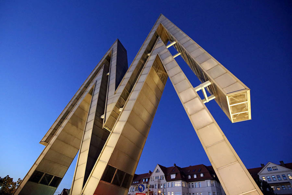 Foto: Leipzig - Doppel-M - Eingang zur Alten Messe | Das Team hinter BILDLEXIKON LEIPZIG bündelt historische wie aktuelle Informationen über die Stadt Leipzig in Text und Bild auf einer Plattform und stellt diese der interessierten Öffentlichkeit zur Verfügung.