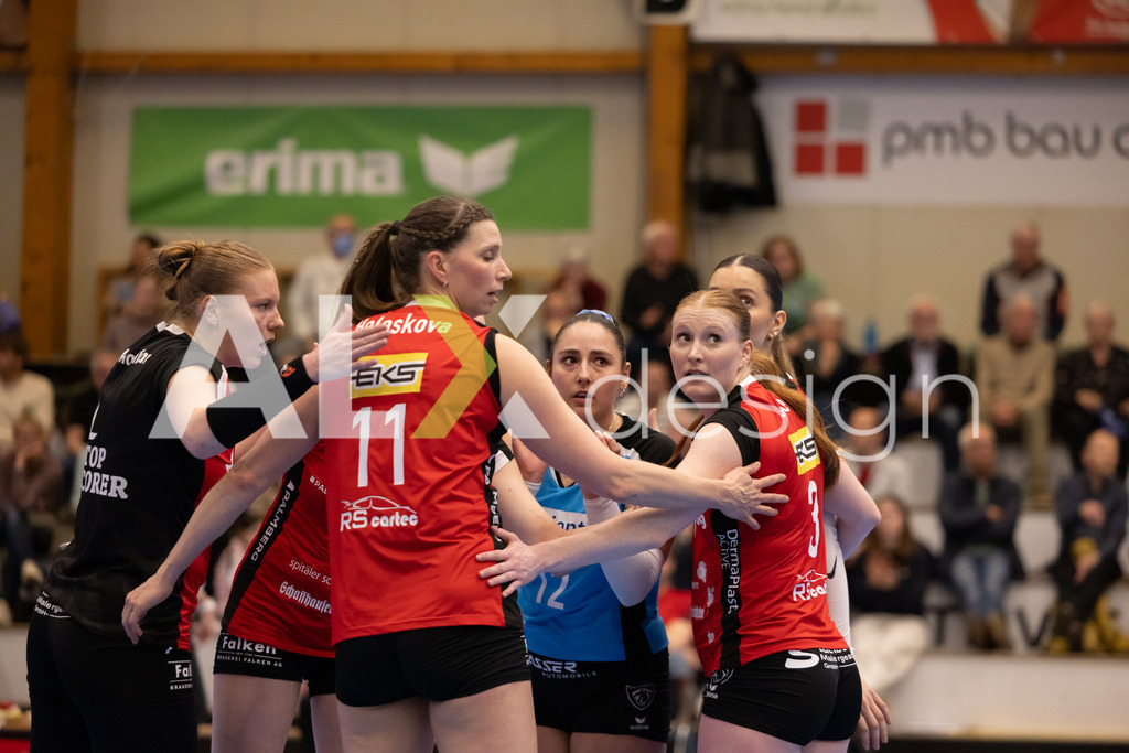 Volleyball I Frauen I Saison 2025-2026 I Volleyball NLA | Women I 1/2 Finals I  VC Kanti Schaffhausen - Sm'Aesch Pfeffingen I 18.03.2026 | VC Kanti Spielerinnenkreis - Realisiert mit Pictrs.com