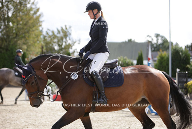 1J2A3013Lisa-Minou Eggers_ Najya Ina_ Kn769_ Havekost | Foto- und Videografie für alles rund ums Pferd. Hochwertige Bilder und Videos vom Spring- und Dressurreiten, Voltigieren & mehr. Jetzt aktuelle Veranstaltungen und Preise im Shop ansehen. - Realisiert mit Pictrs.com