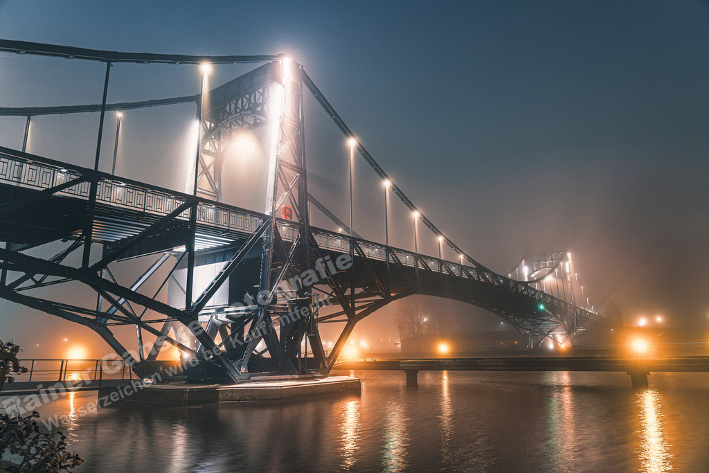 130 Wilhelmshaven KW-Brücke - 18-11-2023 -R Ganske | Onlineshop mit Bildern von Stränden, Häfen und Meer. Leinwände, Poster, Kalender und andere Materialien erhältlich. Kommerzielle Lizenzen möglich.  - Realisiert mit Pictrs.com