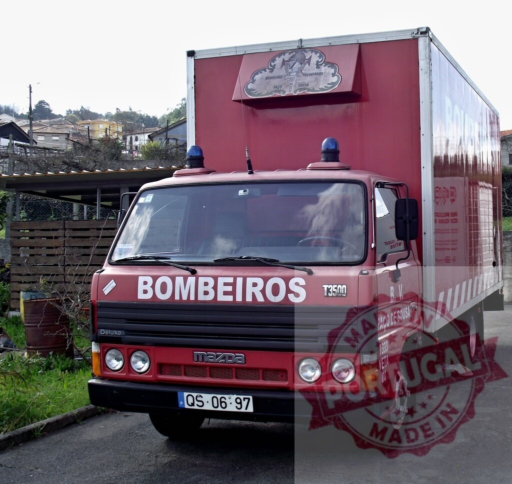 Red Mazda Bombeiros truck parked in a Portuguese village | Red Mazda Bombeiros truck parked on a street in Paço de Sousa - Realisiert mit Pictrs.com