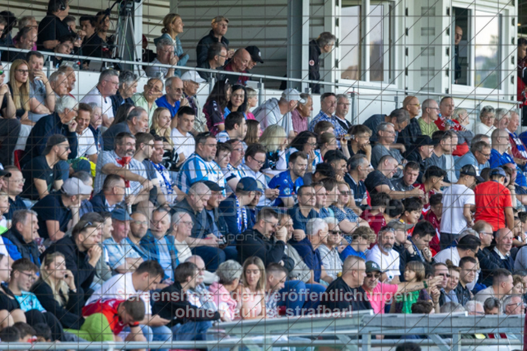 20250729_192445_0032 | #,1.Göppinger SV (rot) vs. SV Stuttgarter Kickers (gelb), Fussball, DB-Regio-WFW-Pokal - wfv, 2.Runde, Saison 2025/2026, Rasensportplatz Stadion SV Göppingen, Hohenstaufenstr. 116, 73033 Göppingen, 29.07.2025 - 19:00 Uhr,Foto: PhotoPeet-Sportfotografie/Peter Harich