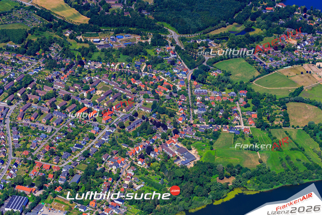 Das Luftbild der Stadt Eutin wurde 2018 vom Flugzeug heraus erstellt (keine Drohne) Aufnahmehöhe ca.400 Meter- hohe Auflösung für beste Druck-Qualität