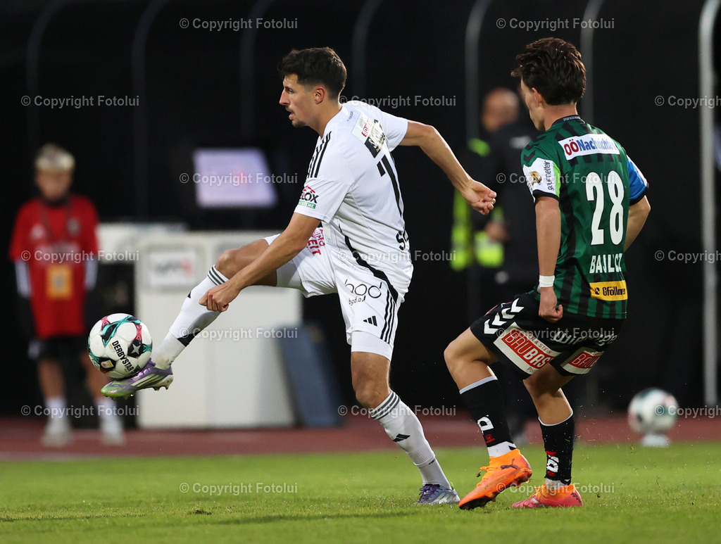 A_LUI_18102025_0001 | SPORT FUSSBALL ADMIRAL BUNDESLIGA RZ PELLETS WAC-SV OBERBANK RIED 18.10.25 IM BILD: ALESSANDRO SCHOEPF (WAC) UND NICOLAS BAJLICZ (RIED) FOTO:FOTOLUI/MW