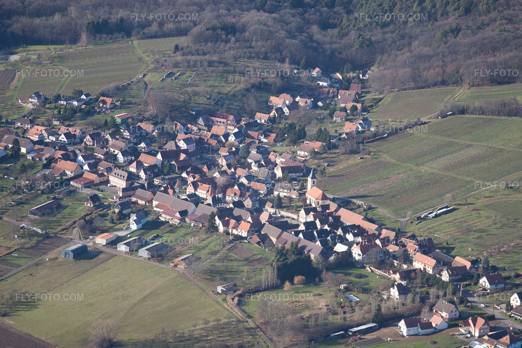 Aerial view: View of the town in Rott in the state Bas-Rhin, France.Photo: IMG_48432.jpg taken on 12/11/2011 by Werner Riehm/FLY-FOTO.comResolution of the original: 4752 x 3168 px