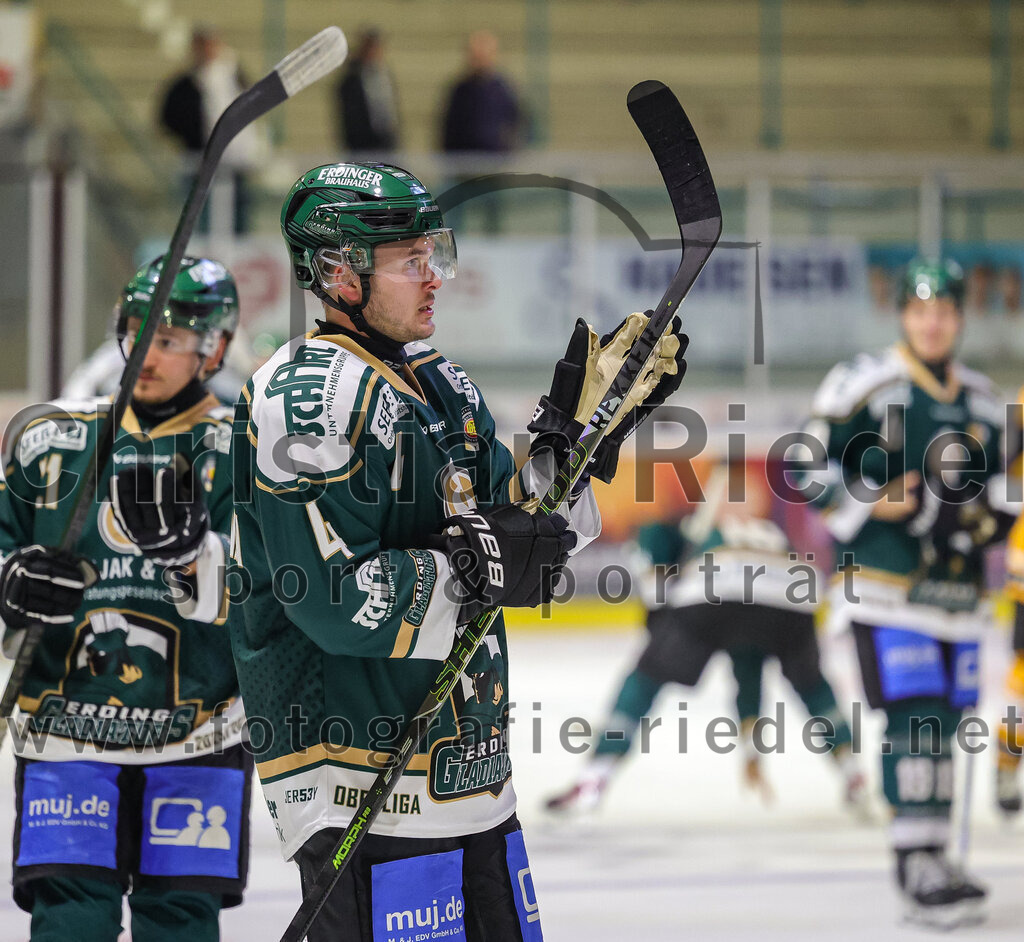 2025-08-22_169_TSV_Erding_gegen_EV_Fuessen | Erding, Deutschland, 22.08.2025:Eishockey, Oberliga Süd 2025 / 2026, Testspiel, TSV Erding gegen EV Füssen, Endergebnis: 1:4Jesse Kauhanen (Erding Gladiators, #4)Foto: Christian Riedel / fotografie-riedel.net