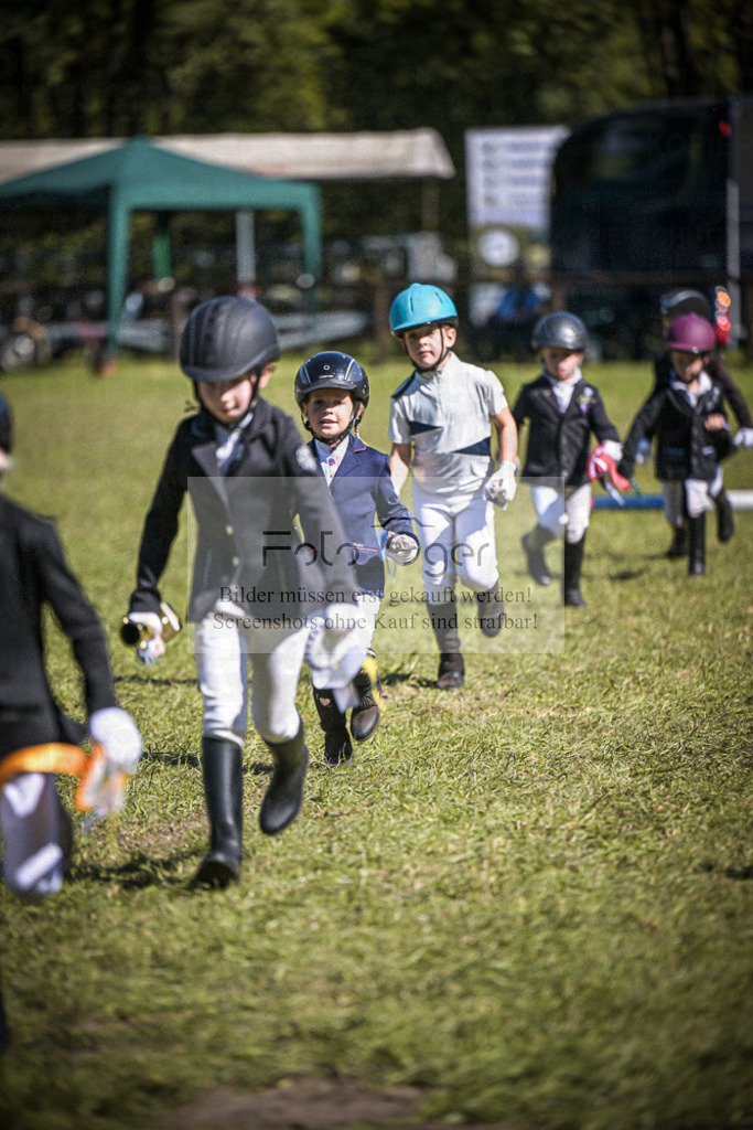 DOS_0612 | Entdecke hochwertige Reitturnierfotos von Foto Oger. Professionell, emotional und authentisch – jetzt Lieblingsmomente im Shop bestellen.Deutschlandweite Turnierfotografie. - Realisiert mit Pictrs.com