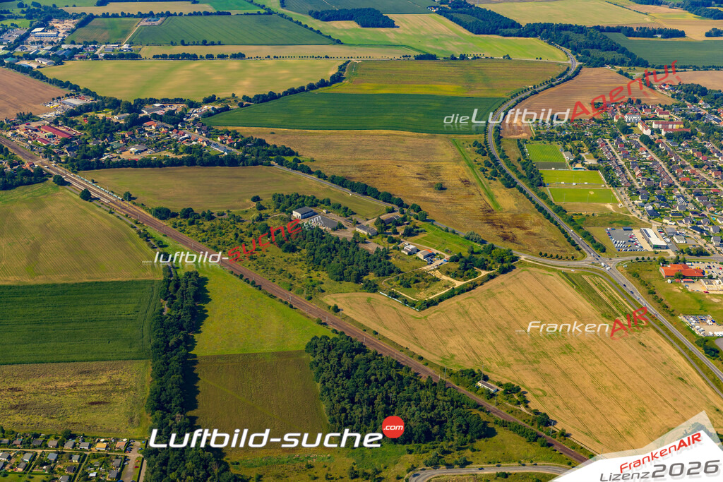 Vs Google Maps Pampow - Die Luftaufnahme wurde 2025 vom UL-Flugzeug heraus erstellt ( keine Drohnenaufnahme ) - Hochauflösende Luftaufnahme - für Wandbilder und großformatige Ausdrucke geeignet. Das besondere Geschenk!Hier alle&nbsp;Infos zur Lizenzierung der LuftaufnahmeWir fliegen auch dieses Jahr wieder in Ihre Region um Luftbilder zu erstellen.- Luftbild anfragen