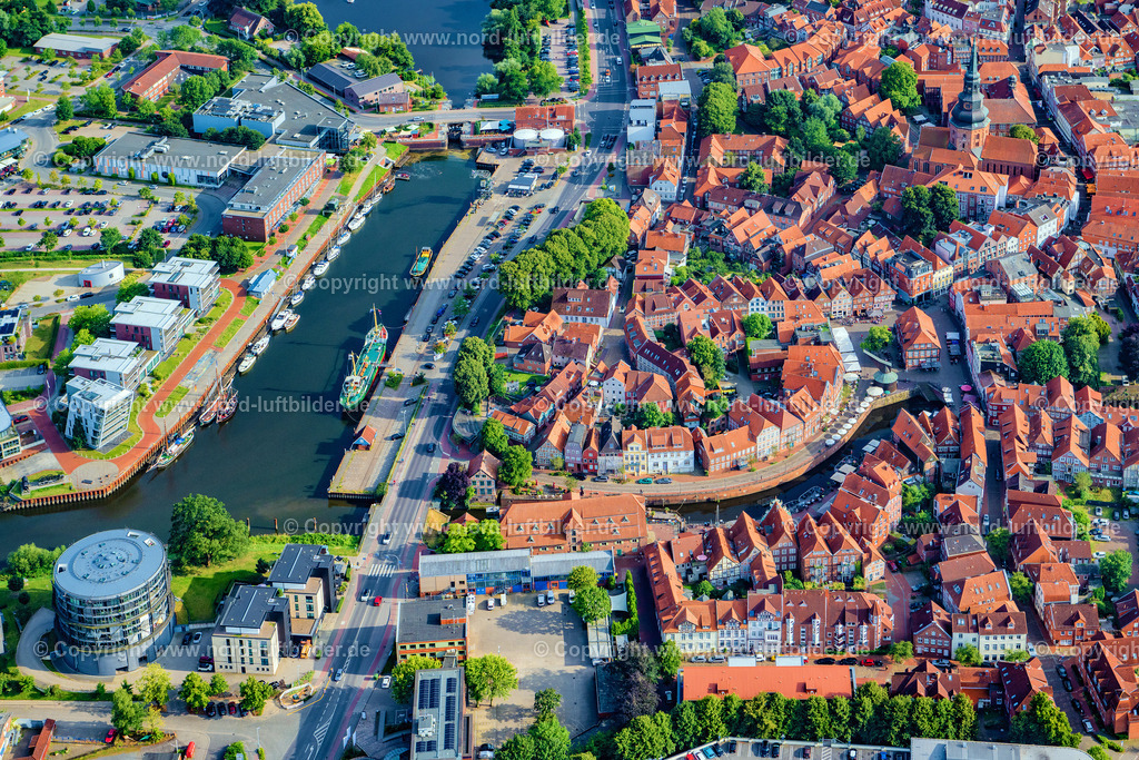 Stade_Altstadt_Spiegelberg_ELS_0762020824 | STADE 02.08.2024 Altstadtbereich und Innenstadtzentrum in Stade im Bundesland Niedersachsen, Deutschland. Weiterführende Informationen bei: Hansestadt Stade. // Old Town area and city center in Stade in the state Lower Saxony, Germany. Further information at: Hansestadt Stade. Foto: Martin Elsen