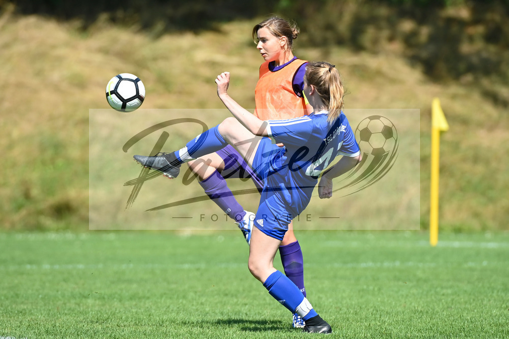 VFBGRE20200816_0014 | Fussball, Frauen:   bei dem Testspiel zwischen VfB Schinkel und TSG 07 Burg Gretesch IV auf der Sportanlage am Zuschlag am 16.08.2020 in Osnabrueck, Deutschland. - Realisiert mit Pictrs.com