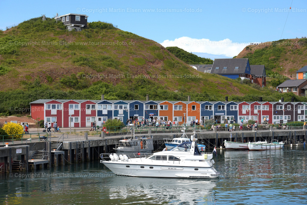 Helgoland Binnenhafen Hummerbuden_ELS_6997030818 | Helgoland - Aufnahmedatum: 31.07.2018, Aufnahmehöhe:  m, Koordinaten:  - , Bildgröße: 8006 x  5337 Pixel - Copyright 2018 by Martin Elsen, Kontakt: Tel.: +49 157 74581206, E-Mail: info@schoenes-foto.deSchlagwörter:Schleswig-Holstein,Landkreis Pinneberg,Düne,Hochseeinsel,Börteboote,Meer,Küste,Halunder,Oberland,Unterland,Strand,Seehunde,Robben,Lange Anna,Felsen,Roter Felsen,Luftbild,Luftbilder,Bastölpel - Realisiert mit Pictrs.com