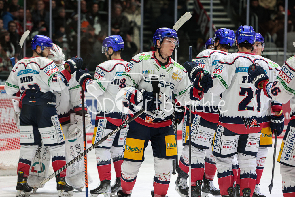 Augsburger Panther - Eisbaeren Berlin | Die Eisbaeren freuen sich ueber den Sieg in Augsburg