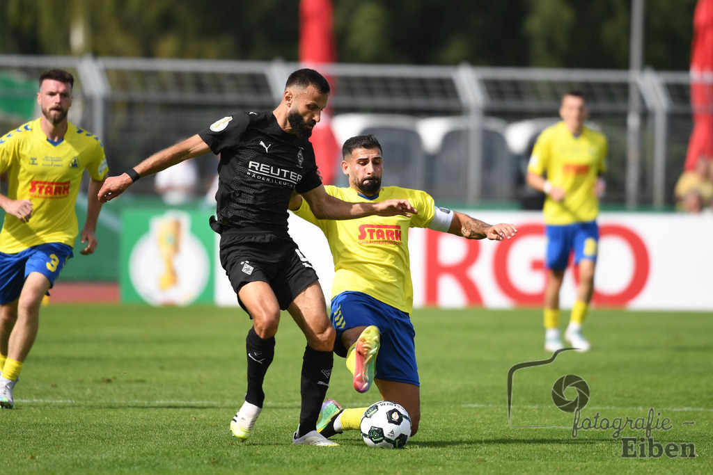 SV Atlas-Delmenhorst-Borussia Mönchengladbach | DFB-Pokal 1. Runde;SV Atlas Delmenhorst (gelb)-Borussia Mönchengladbach (schwarz) am 17.08.2025 in Oldenburg (Marschweg-Stadion), Photo: Philip Eiben 2025 - Realisiert mit Pictrs.com