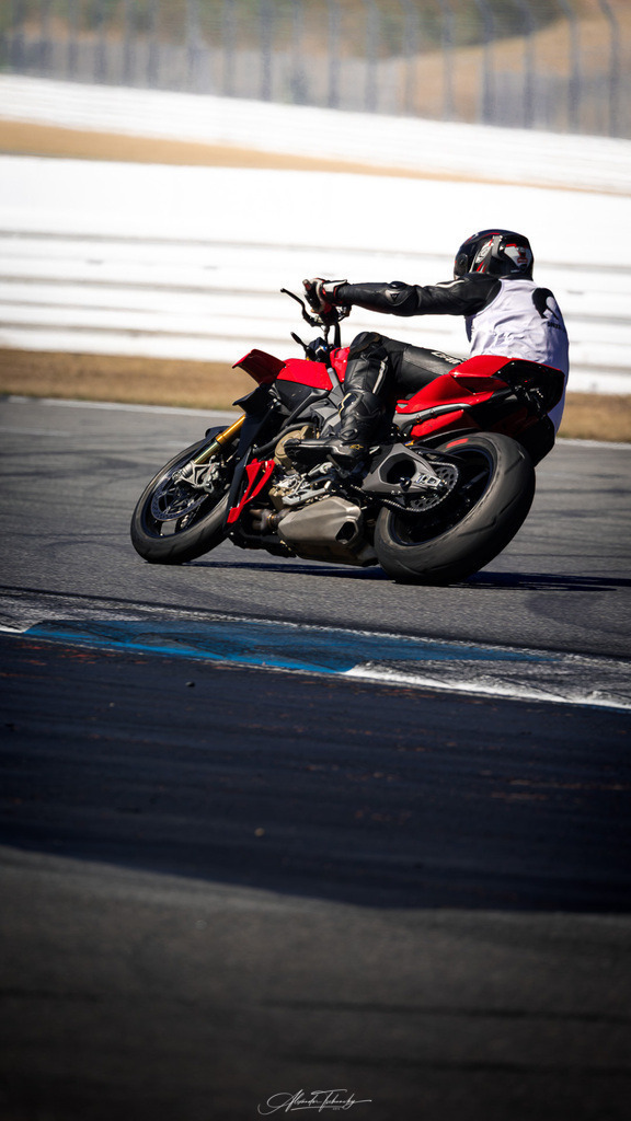 Ducati Trackday Hockenheimring 2026 | Entdecken Sie die faszinierende Welt von Alexander Tschuncky Arts: Kreative Fotografie, atemberaubende Automobilkunst und hochwertiger Bilderdruck. Lassen Sie sich inspirieren! - Realisiert mit Pictrs.com