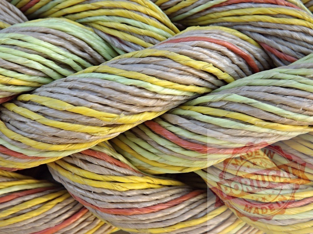 Colorful braided rope texture creating abstract background | Braided rope creating an intricate colorful texture and visual pattern - Realisiert mit Pictrs.com