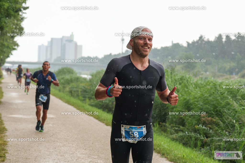 LUR_1377 | 34. M-net Erlanger Triathlon 2025 #erlangertriathlon  #mnettriathlon2025 #mnettriathlon #team #olympischedistanz #mitteldistanz #triathlon #maindonaukanal  #erlangertriathlon2025 #yourpictrs #tv1848 #tv1848erlangen  #triathlonbayern #sportinerlangen #demsportverbunden #sportshot_your_pictrs Copyright: www.sportshot.de