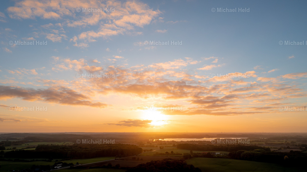 2023-10-12_Salzau_Drohne_011 | Profi-Fotos über Schleswig-Holstein und dem ganzen Norden für Büro, Hotel, Ferienhaus, Ferienwohnung, Wohnzimmer, Arztpraxis uvm. jetzt bestellen. - Realisiert mit Pictrs.com