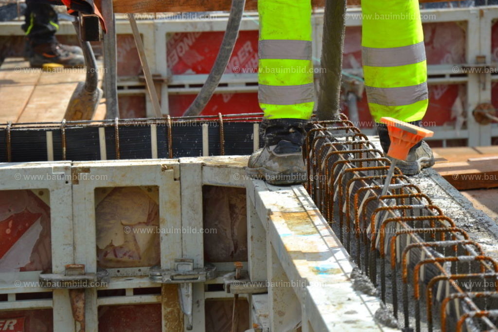 bib-lg04-betonarbeiten-0191 | Nach LV-Leistungsgruppen sortierte Detailfotos über den Bau eines Hauses. Alle Hausbau-Bilder direkt vom Urheber und Autor der Website Haus-Selber-Bauen.com