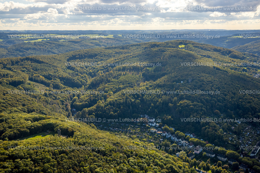 Hagen241005245 | Luftbild, Bismarckturm und Eugen-Richter-Turm des Drei TürmeWeg, bestehend aus Bismarckturm, Eugen-Richter-Turm und Kaiser-Friedrich-Turm, Waldgebiet, Wehringhausen, Hagen, Ruhrgebiet, Nordrhein-Westfalen, Deutschland