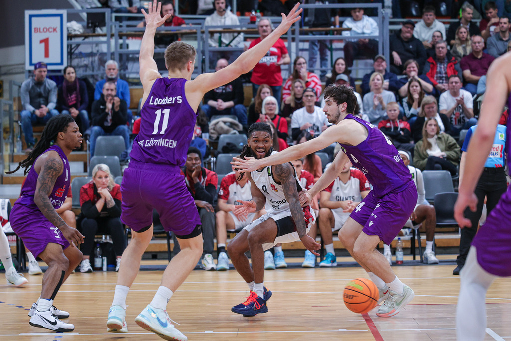 Pro A BAYER GIANTS vs BG Göttingen-119 | Fotos von Basketballspielen aus dem Raum NRW fotografiert von Gero Mueller-Laschet und Daniel Schaefer - Realisiert mit Pictrs.com