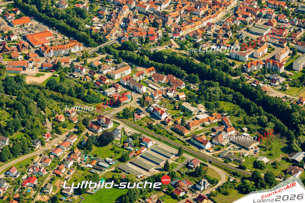 Luftbild der Stadt Wasungen - Die Luftaufnahme wurde 2025 vom UL-Flugzeug heraus erstellt ( keine Drohne ) - Hochauflösende Luftaufnahme - für professionelle Ausdrucke geeignet. Die Geschenkidee !Hier alle&nbsp;Infos zur Lizenzierung der LuftaufnahmeWir fliegen auch dieses Jahr wieder in Ihre Region um Luftbilder zu erstellen.- Luftbild anfragen