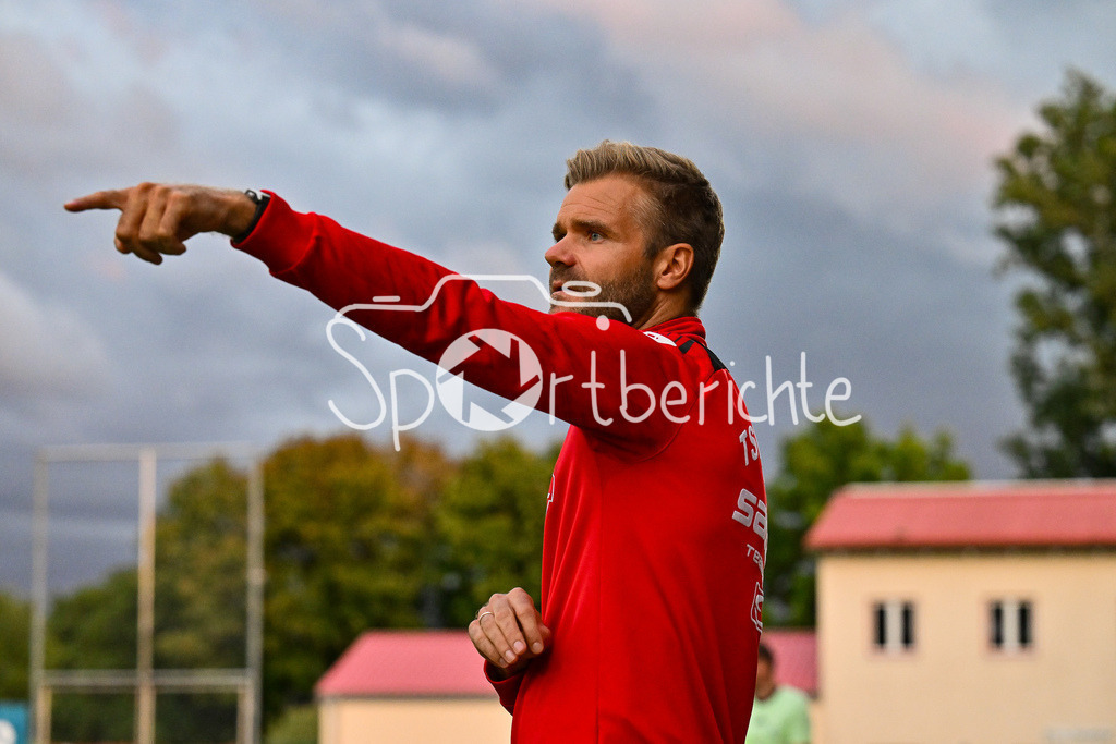 TSV Aindling - FV Illertissen | im Bild Florian FISCHER Trainer TSV Aindling / Einzelfoto / Freisteller / Verbandspokal Bayern: TSV Aindling - FV Illertissen, TSV Aindling Hauptplatz am 05.08.2025