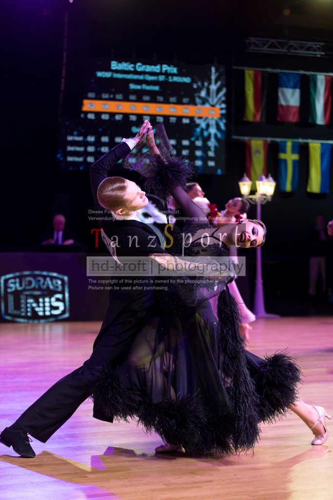 20241215_WDSF_Int_Open_Std-Riga-8874 | Tanzsportbilder, Standardtanz, Lateintanz, WDSF, DTV, LTVB, dancecomp, goc, hessen tanzt, blaues band der spree, walzer, tango, wiener walzer, slowfox, quickstepp, samba, rumba, cha-cha-cha, paso doble. jive, hd-kroft photography, turniertanzsport