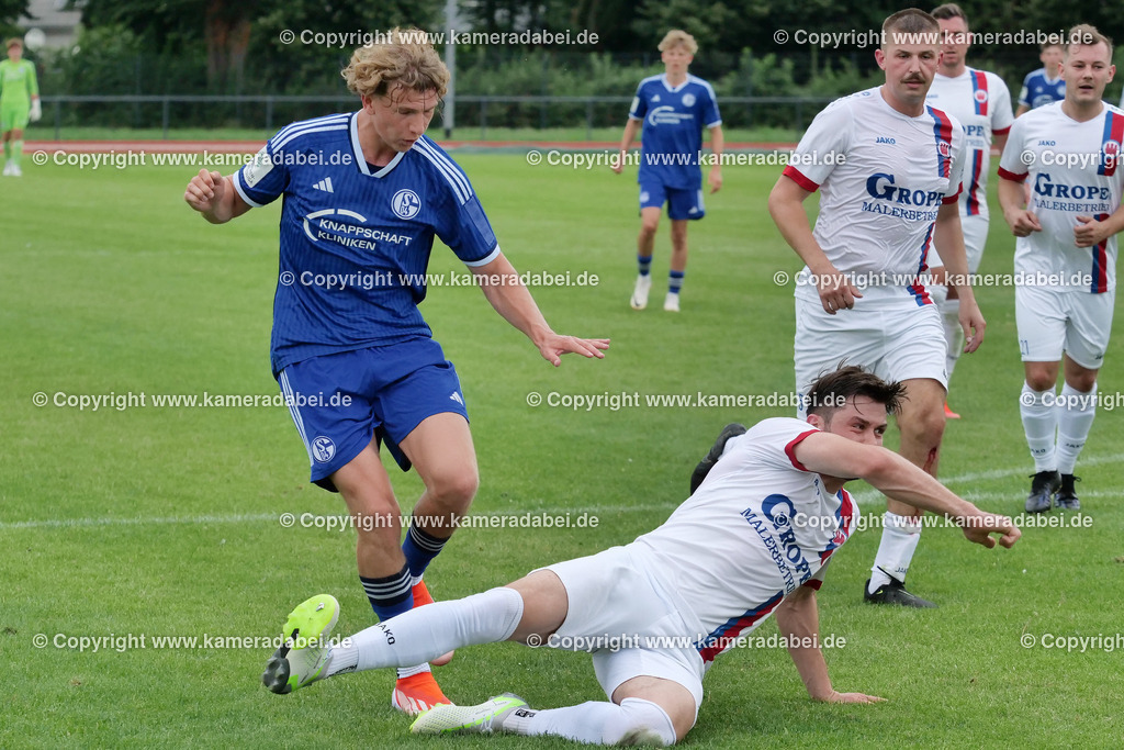 Fußball : Testspiel : SuS 09 Dinslaken - Schalke 04 U 19 am 25.07.2024 | Foto : Jochen Emde / www.kameradabei.de - Realisiert mit Pictrs.com