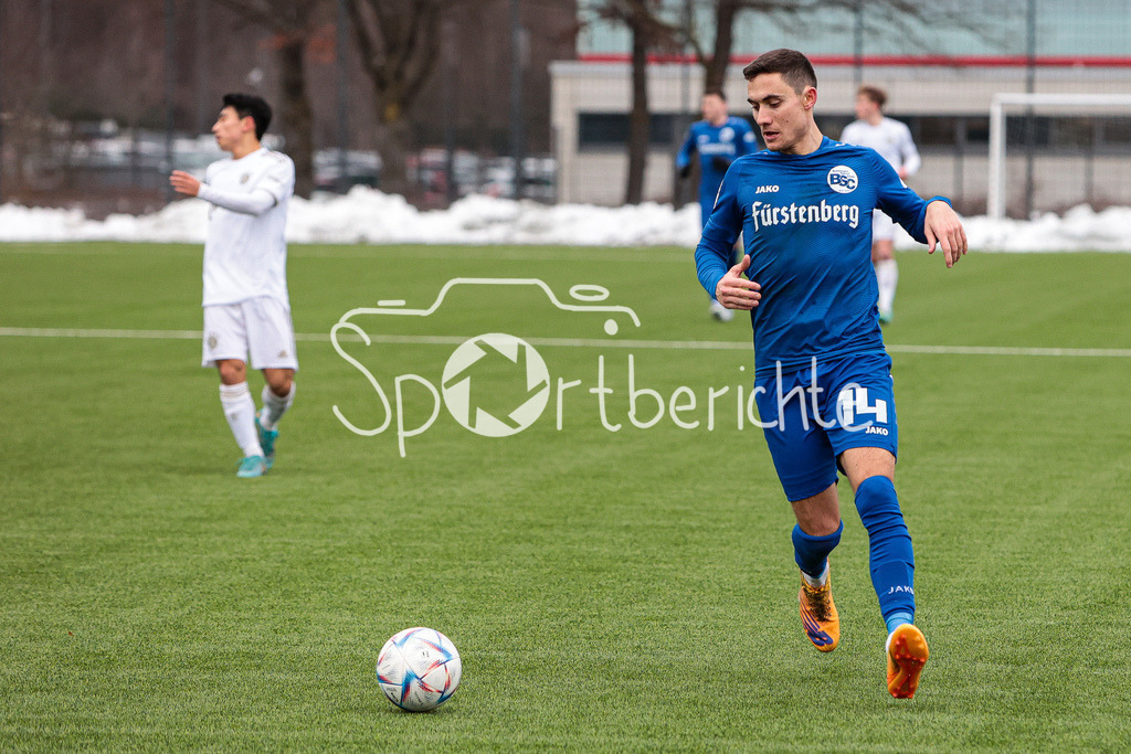 FC Bayern Amateure - Bahlinger SC | Rico WEHRLE (BSC #14) am Ball