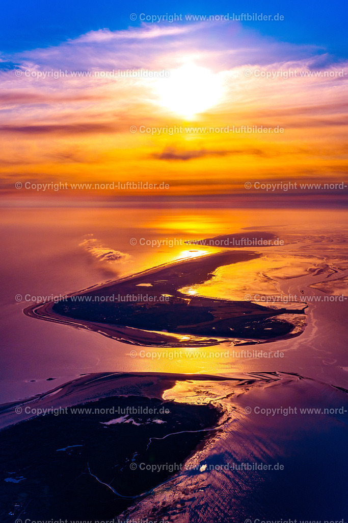 Langeoog_Sonnenaufgang_ELS_6040190523 | LANGEOOG 19.05.2023 Küstenbereich der der Nordsee - Insel - Insel in Langeoog auf der Insel Langeoog im Bundesland Niedersachsen, Deutschland. Weiterführende Informationen bei: Tourismus-Service Langeoog. // Coastal area the North Sea island - Island in Langeoog on island Langeoog in the state Lower Saxony, Germany. Further information at: Tourismus-Service Langeoog. Foto: Martin Elsen