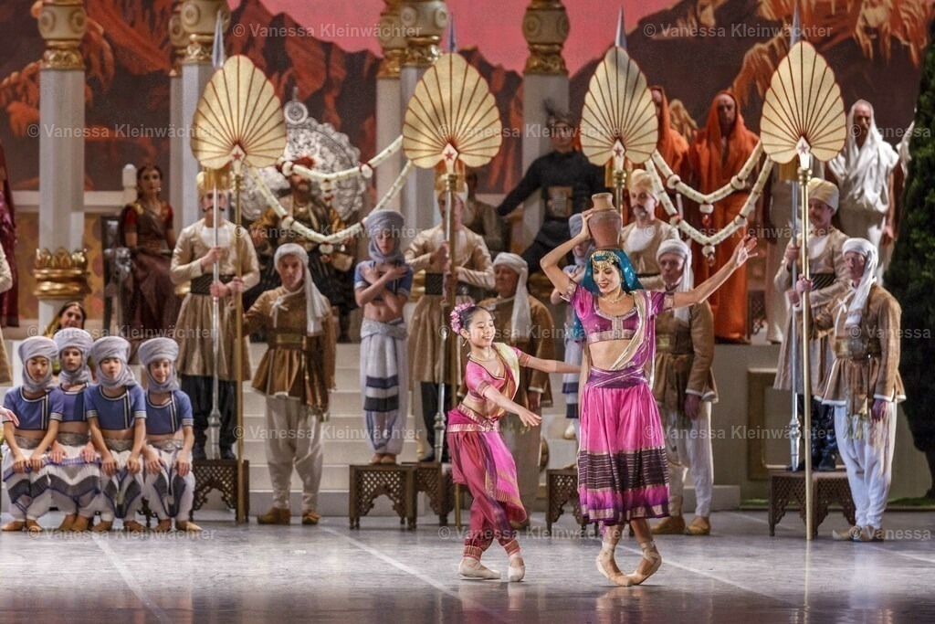  Ballett "La Bayadère" (Fotoprobe) in der Staatsoper unter den Linden | Berlin, 02.11.2018: Fotoprobe des Balletts "La Bayadere" in der Staatsoper Unter Den Linden.  - Realisiert mit Pictrs.com