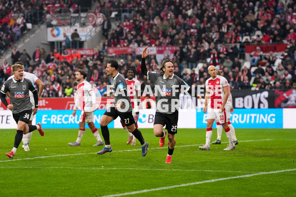 GER Rot-Weiss Essen vs. SSV Ulm, Fussball, 3. Liga, Spieltag 19, Saison 2025/2026, 20.12.2025 | GER Rot-Weiss Essen vs. SSV Ulm, Fussball, 3. Liga, Spieltag 19, Saison 2025/2026, 20.12.2025Foto: Fabian Friese - Realisiert mit Pictrs.com