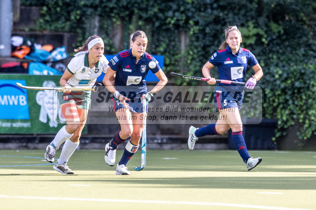MJ_30.09.2023_F_UHTC-DHC-28 | Selin Oruz (Düsseldorfer HC #14), Kim Guyet (Uhlenhorst Mülheim #20) & Pia Lhotak (Düsseldorfer HC #5), Uhlenhorst Mülheim - Düsseldorfer HC am 30.9.2023 im Waldstadion, Mülheim a. d. Ruhr