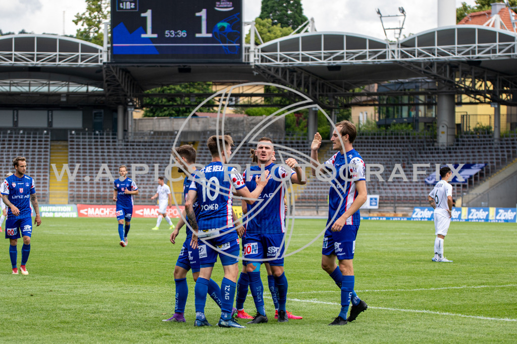  Blau Weiss Linz vs Austria Klagenfurt | LINZ, AUSTRIA,HPYBET 2. Liga, Runde 21 Blau Weiss Linz vs Austria Klagenfurt, Image shows Torjubel von Philipp Pomer (BW Linz).
Photo: SMP/Andreas Willdoner