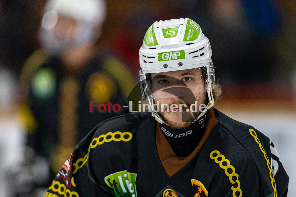 Halbfinale Spiel 1 TSV Peißenberg Miners vs TEV Miesbach | Eishockey Bayernliga Playoffs 2023/2024, Halbfinale Spiel 1 TSV Peißenberg Miners vs TEV Miesbach, 20240308,
Bernhard SCHMID (Miners 77) Portrait,
2024-03-08 in Peißenberg (Eisstadion)
77 Bernhard SCHMID (Miners 77)
Copyright: WolfgangxLindner foto-lindner.de