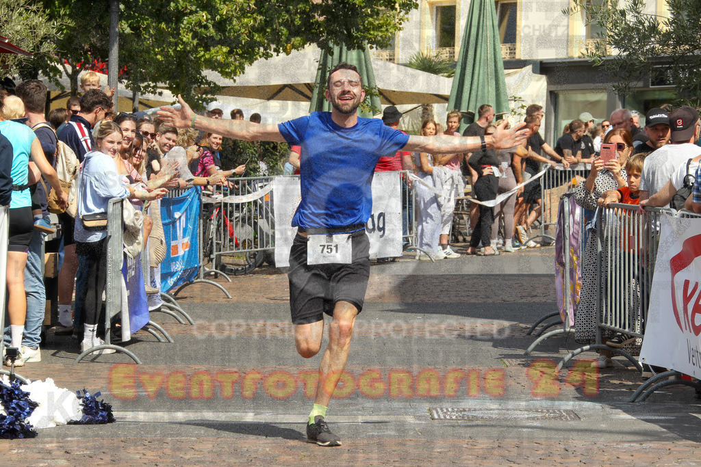 250824_1456_EV4_2402 | Sportfotografie im Rhein-Sieg Kreis, Köln, Bonn, NRW, Rheinland Pfalz, Hessen, etc. Unser Tätigkeitsfeld umfasst den Laufsport vom Volkslauf über den Marathon, Duathlon, Triathon bis zum Ultralauf wie Kölnpfad Ultra oder Schindertrail.