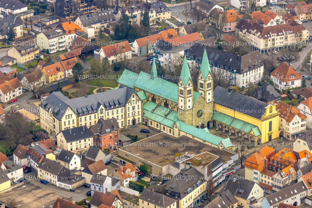Werl240308237 | Luftbild, Altstadt, Wallfahrtsbasilika Mariä Heimsuchung Kirche, Pilgerkloster Werl, Werl, Nordrhein-Westfalen, Deutschland