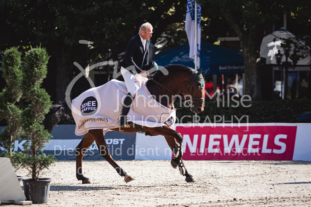 240915_OWLCh_MT-485 | Deine schönsten Turniermomente als professionelle Fotos! Entdecke hochwertige Pferdesport-Fotografie im Online-Shop. Jetzt Fotos finden & bestellen!