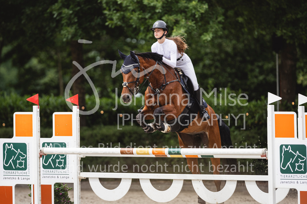 250622_Lemwerder_M2-SprmstAnf-830 | Deine schönsten Turniermomente als professionelle Fotos! Entdecke hochwertige Pferdesport-Fotografie im Online-Shop. Jetzt Fotos finden & bestellen!