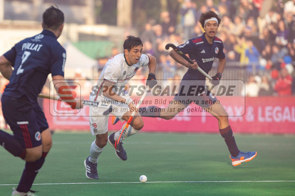 Final4_20240518-2001-0091 | Bonn, Deutschland, 18.05.2024: Martin Ferreiro (Crefelder HTC), Gonzo Peillat (Mannheimer HC) in Aktion waehrend des Spiels der Deutsche Feldhockey-Meisterschaften 2024 zwischen Final 4 Herren Mannheimer HC - Crefelder HTC im Bonner THV am 18.05.2024 in Bonn, Deutschland. (Foto von Stephan Fehrmann)

Bonn, Germany, 18.05.2024: Martin Ferreiro (Crefelder HTC), Gonzo Peillat (Mannheimer HC) in action during the game of Deutsche Feldhockey-Meisterschaften 2024 between Final 4 Herren Mannheimer HC - Crefelder HTC in Bonner THV at 18.05.2024 in Bonn, Deutschland. (Foto from Stephan Fehrmann)