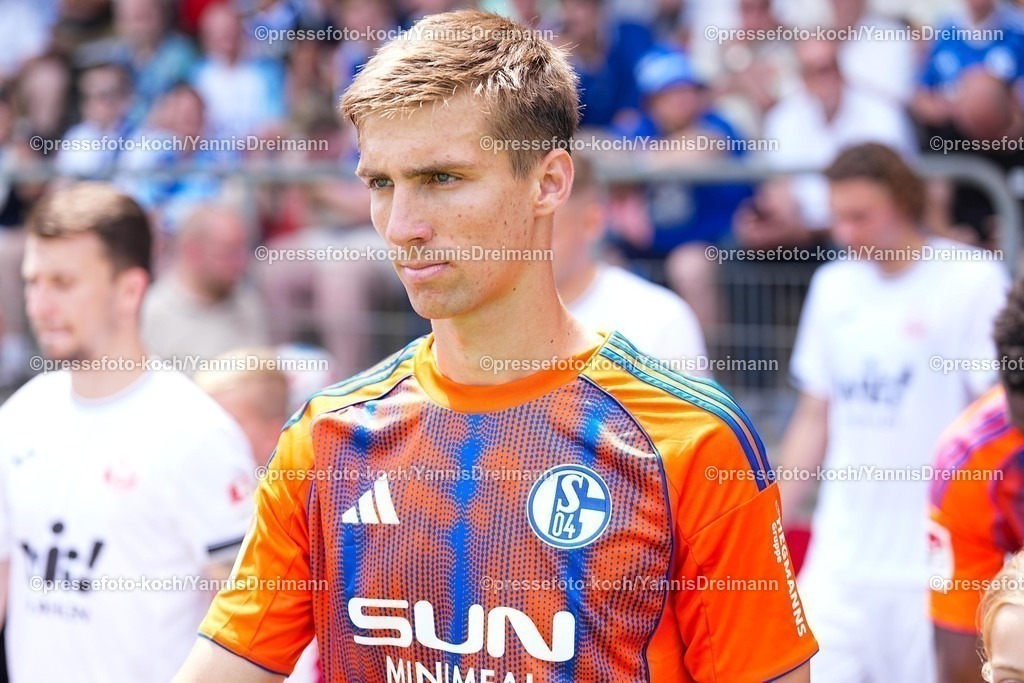 xYDR20072501053 | 20.07.2025, xydrx, Fußball, Rot Weiss Ahlen - FC Schalke 04, Testspiel, Wersestadion: Felipe Sanchez (FC Schalke 04 #2)