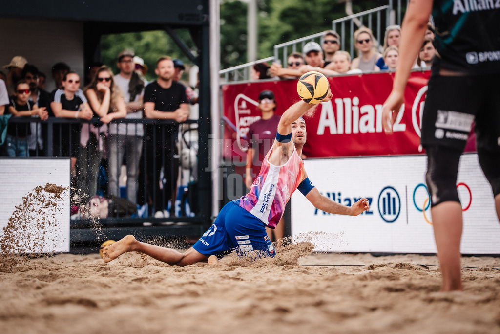 Beachvolleyball | Männer | Allianz German Beach Tour 2025 | Tourstop Hamburg | 01.06.2025 | Abwehraktion Tilo Rietschel