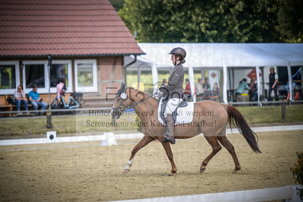 DOS_2519 | Entdecke hochwertige Reitturnierfotos von Foto Oger. Professionell, emotional und authentisch – jetzt Lieblingsmomente im Shop bestellen.Deutschlandweite Turnierfotografie. - Realisiert mit Pictrs.com
