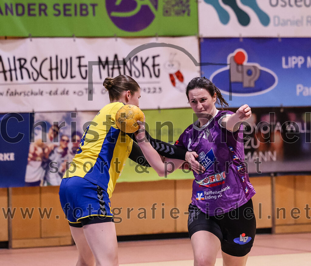 2025-02-15_057_SpVgg_Altenerding_gegen_MTV_Pfaffenhofen | Erding, Deutschland, 15.02.2025:Handball, Bezirksoberliga Frauen Altbayern 2024 / 2024, 14. Spieltag, SpVgg Altenerding gegen MTV Pfaffenhofen, Endergebnis: 27:23Katharina Englisch (MTV Pfaffenhofen, #8), Janina Konrad (SpVgg Altenerding, #2)Foto: Christian Riedel / fotografie-riedel.net
