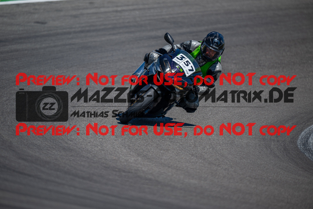 MaZZes-Fotomatrix-20260523-117292 | GRUEN