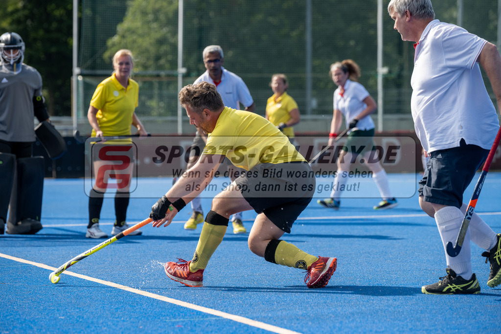 SFE_20240817_0010 | Krefeld, Deutschland, 17.08.2024:  European Cup for Recreational Hockey Players im KTHC Stadion Rot-Weiss Köln Tennis and Hockey Club am 17.08.2024 in Krefeld, Deutschland. (Foto von Stephan Fehrmann)Krefeld, Germany, 17.08.2024: European Cup for Recreational Hockey Players in KTHC Stadion Rot-Weiss Köln Tennis and Hockey Club at 17.08.2024 in Krefeld, Deutschland. (Foto from Stephan Fehrmann)